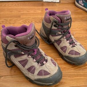 Hi tec hiking boot excellent condition